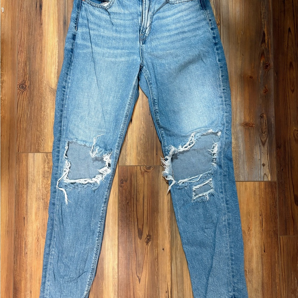 American Eagle Outfitters Light Blue Distressed Boyfriend Jeans